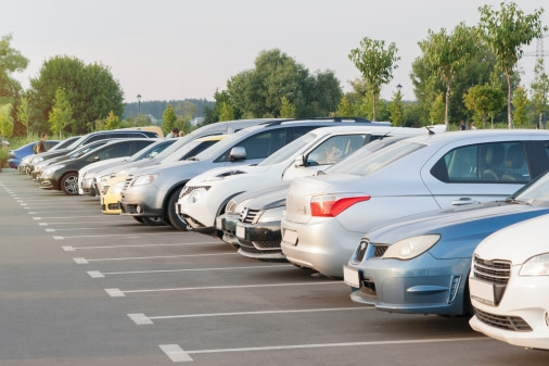 汽車(chē)停車(chē)場(chǎng)